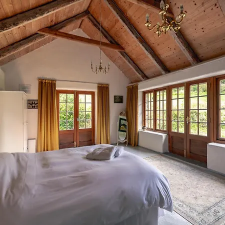 Traditional Style Thatched In Сasa de vacaciones Kenmare