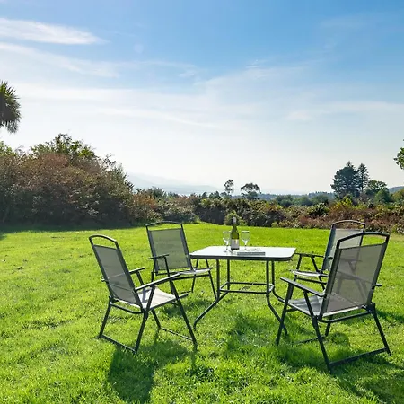 Traditional Style Thatched In *