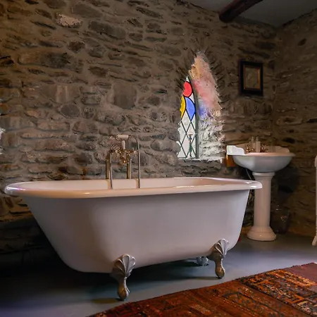 Traditional Style Thatched In