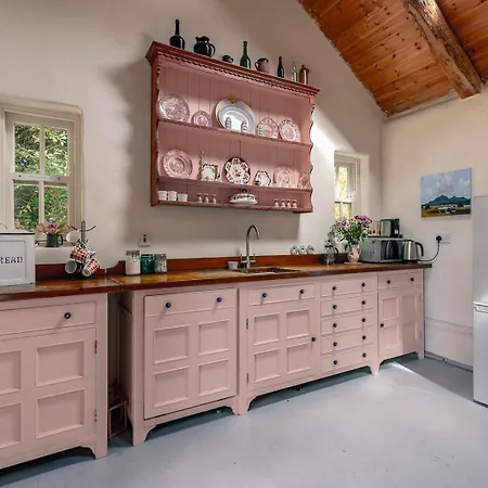 Traditional Style Thatched In