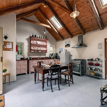 Traditional Style Thatched In Сasa de vacaciones *