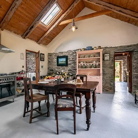 Traditional Style Thatched In