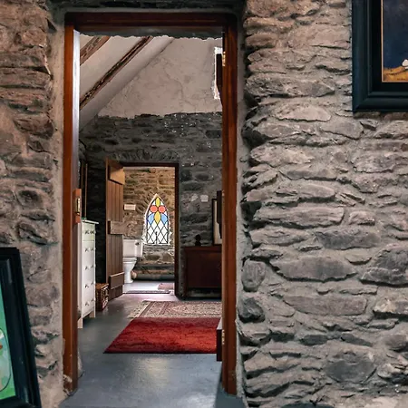 Traditional Style Thatched In Holiday home