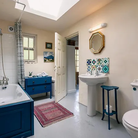 Hébergement de vacances Traditional Style Thatched In *