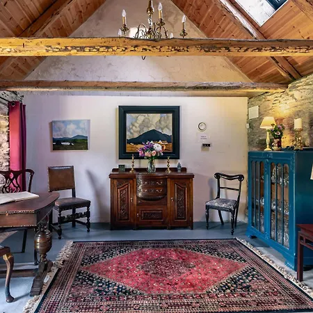 Traditional Style Thatched In Holiday home