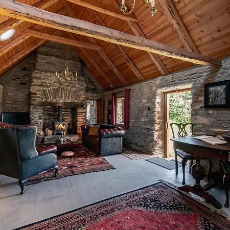 Holiday home Traditional Style Thatched In