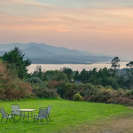 Traditional Style Thatched In Сasa de vacaciones Kenmare