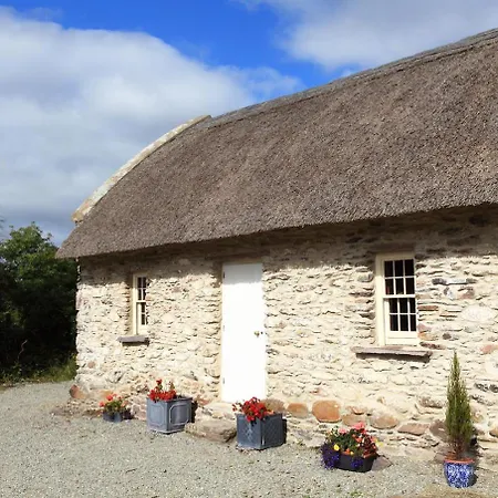 Holiday home Traditional Style Thatched In *