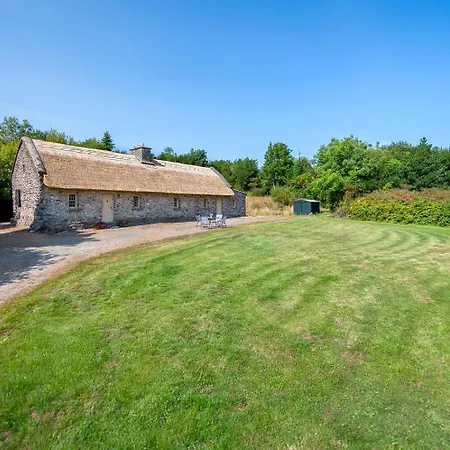 Traditional Style Thatched In *