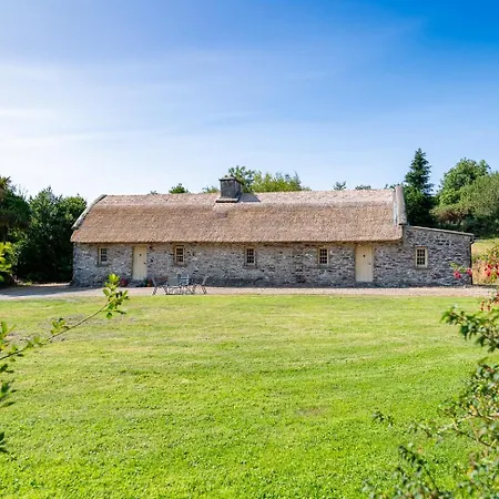 Holiday home Traditional Style Thatched In *