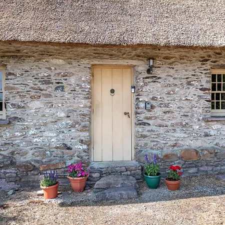 Traditional Style Thatched In Holiday home