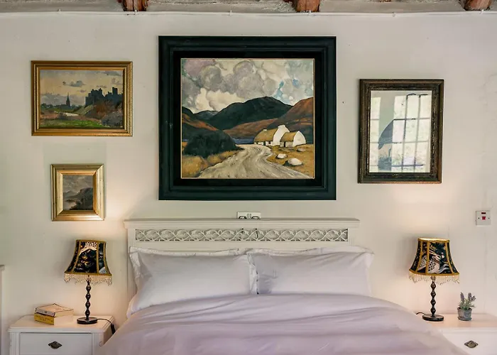 펜션 Traditional Style Thatched In 켄마어