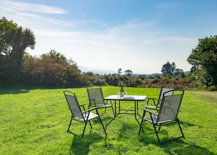 Traditional Style Thatched In *