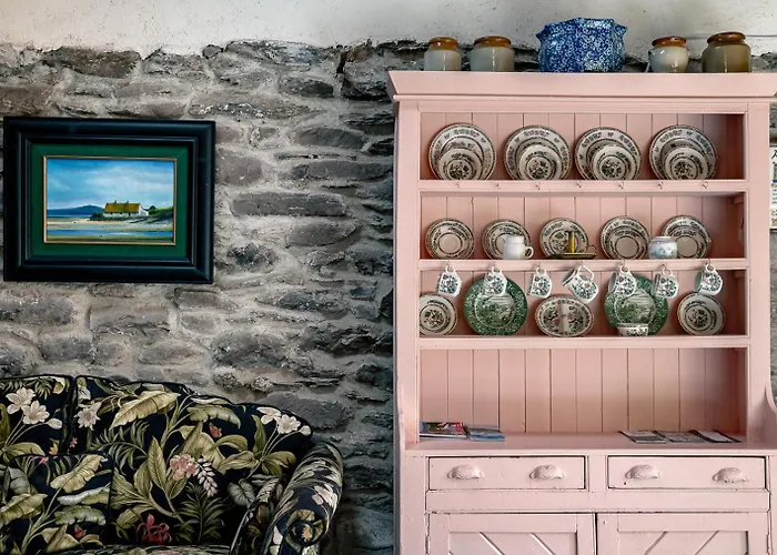 Traditional Style Thatched In 펜션 *