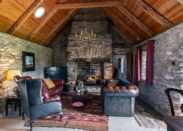 Traditional Style Thatched In 펜션 *