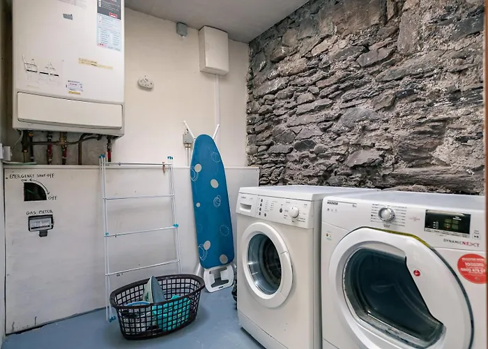 펜션 Traditional Style Thatched In 켄마어